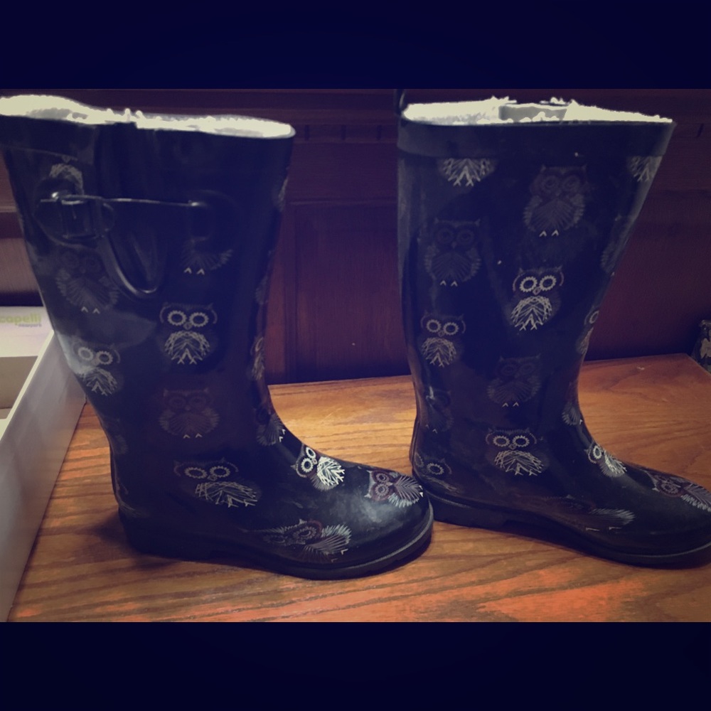 Capelli brand Fleece lined rain boots, size 8.